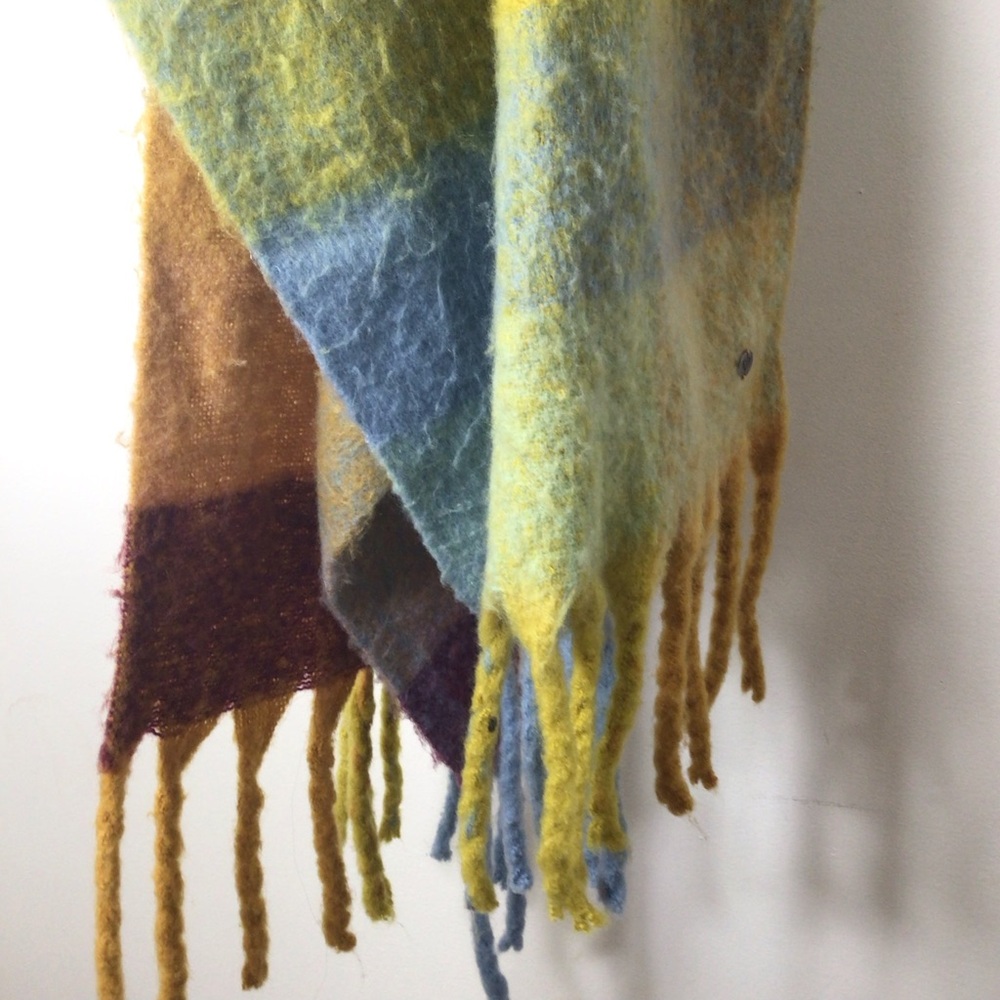 Acne studios scarf blanket women multicolor fringe
Striped Wool Scarf in Earth - Picture 7 of 8